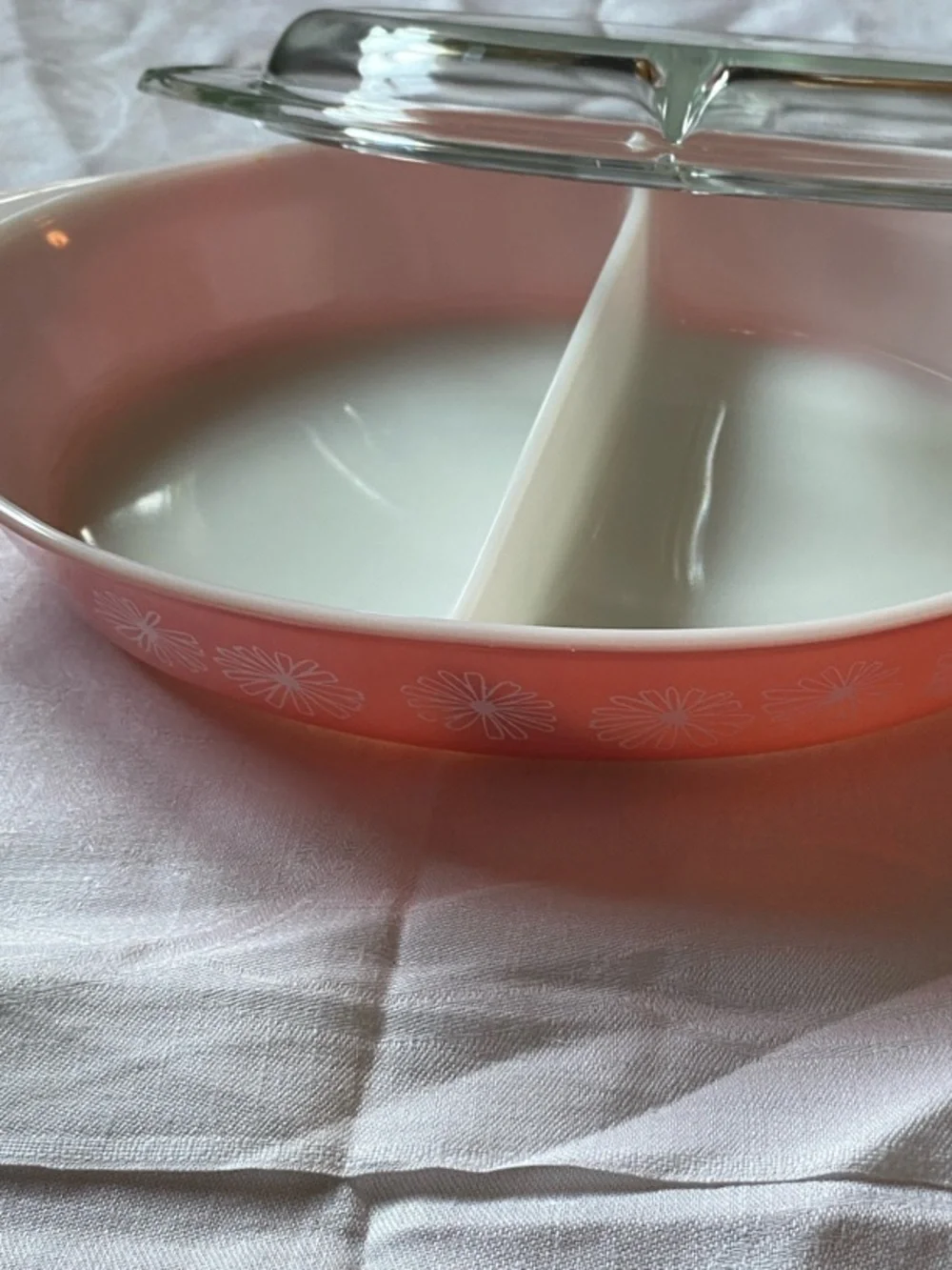 Vtg Pyrex Pink Daisy Divided Ceramic Bake & Serve Dish w/Glass Lid 1 1/2 quart